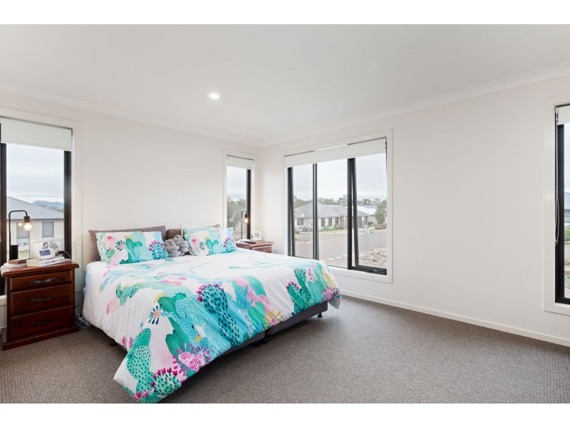 6 Abberton Parkway, North Rothbury NSW 2335