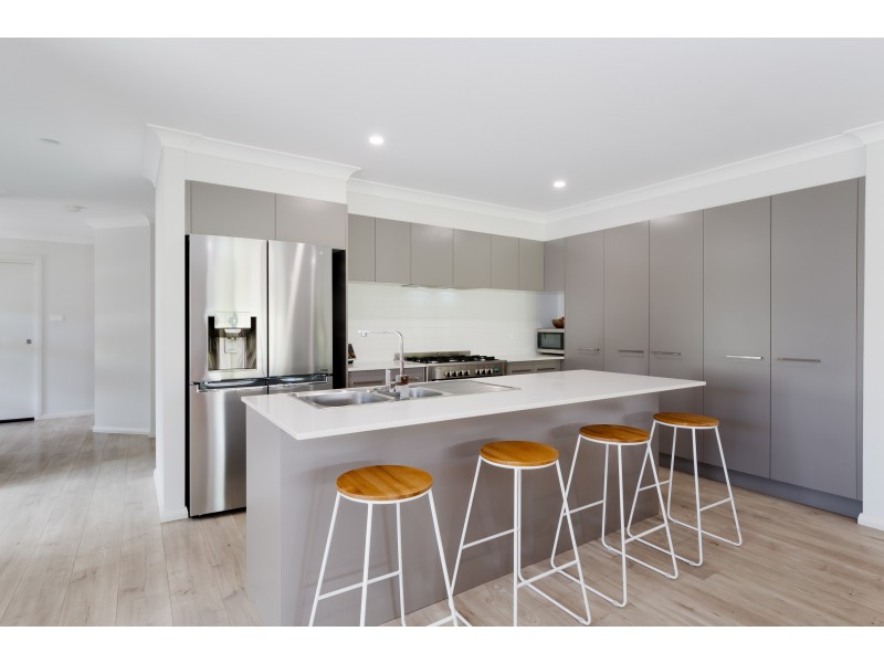 77 Portland Drive, Cameron Park NSW 2285