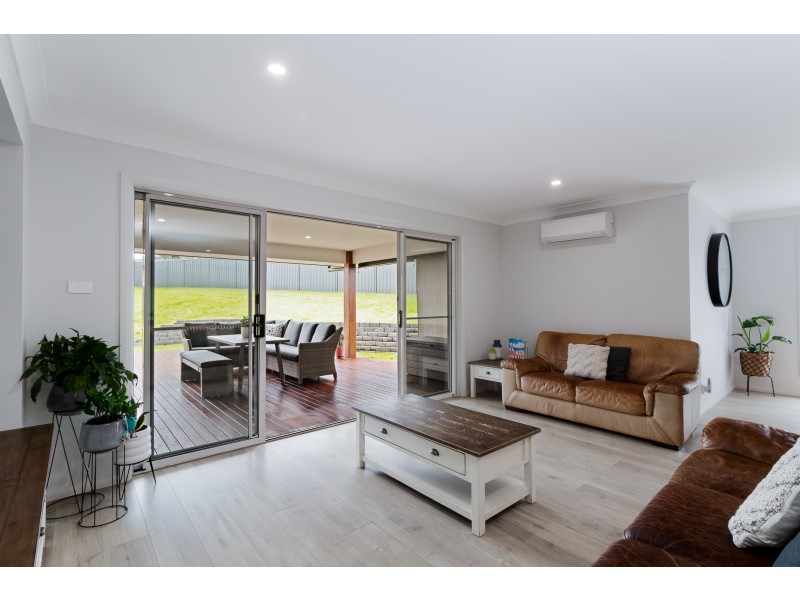 77 Portland Drive, Cameron Park NSW 2285