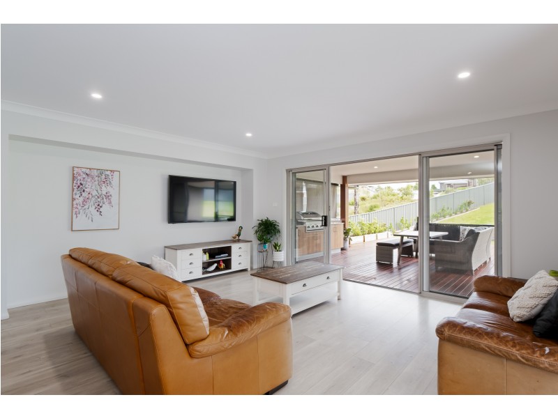 77 Portland Drive, Cameron Park NSW 2285