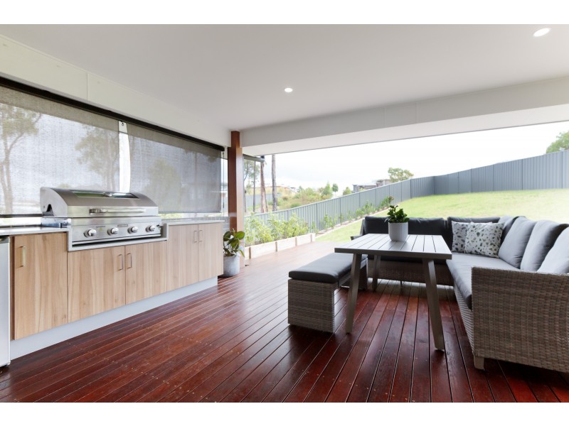 77 Portland Drive, Cameron Park NSW 2285