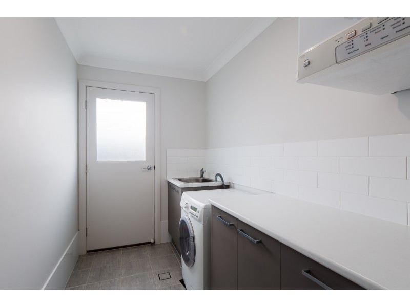 77 Portland Drive, Cameron Park NSW 2285