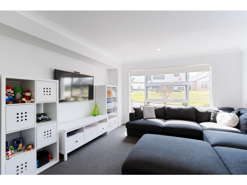 77 Portland Drive, Cameron Park NSW 2285