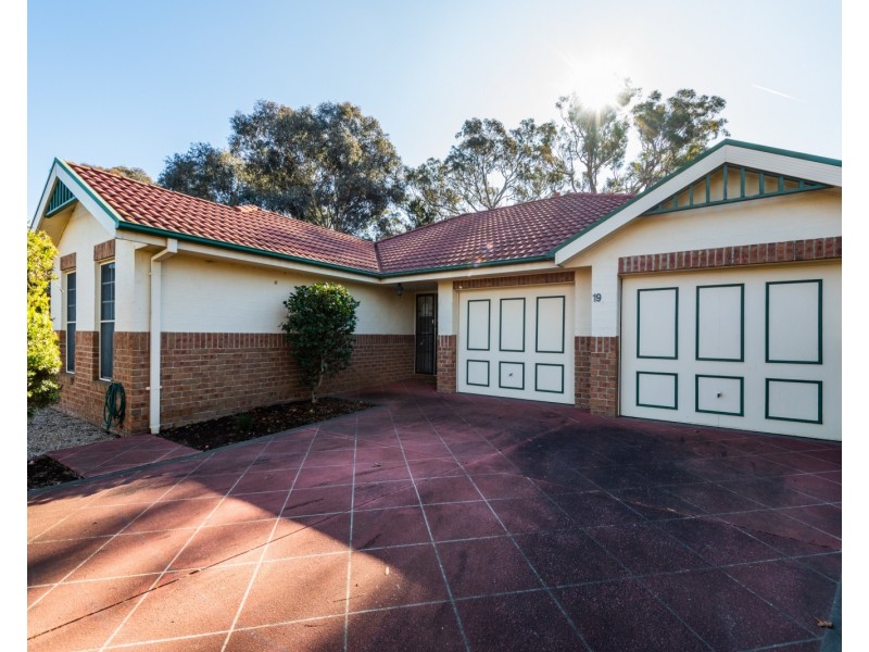19 Rosewood Glen, Jerrabomberra NSW 2619