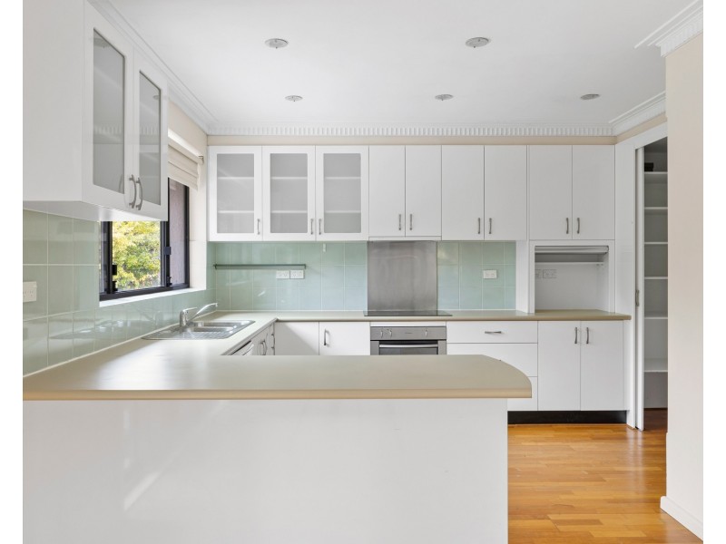 98 Hopetoun Circuit, Yarralumla ACT 2600