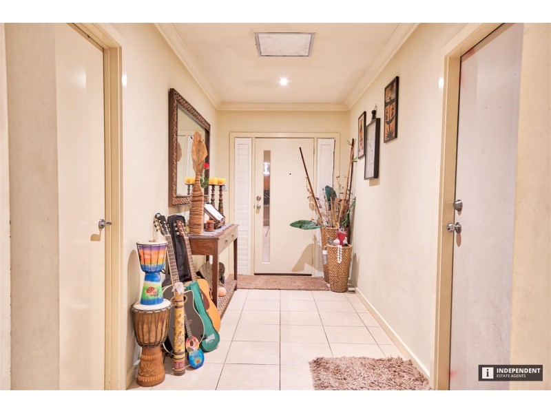 6 Aisbett Close, Lynbrook VIC 3975