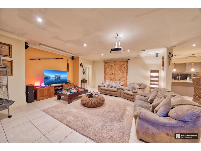 6 Aisbett Close, Lynbrook VIC 3975