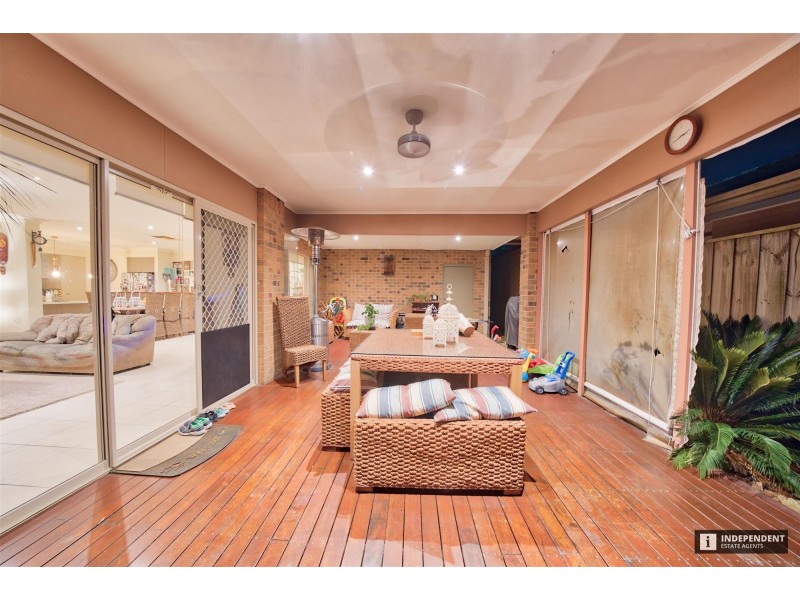 6 Aisbett Close, Lynbrook VIC 3975