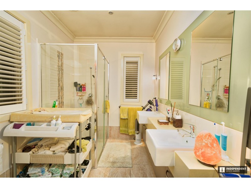 6 Aisbett Close, Lynbrook VIC 3975