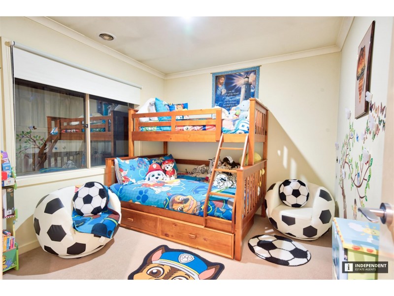 6 Aisbett Close, Lynbrook VIC 3975