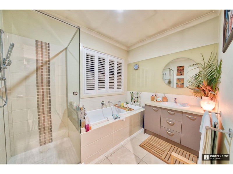 6 Aisbett Close, Lynbrook VIC 3975