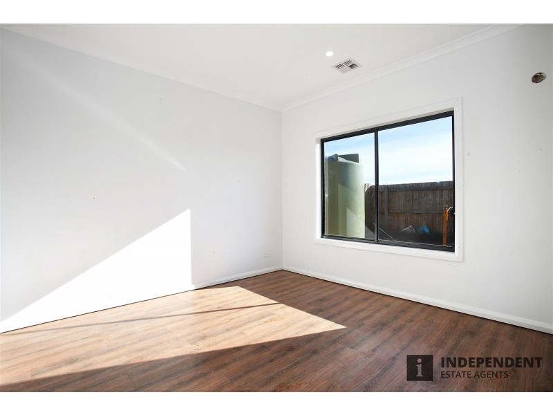 20 Canterbury circuit, Melton South VIC 3338