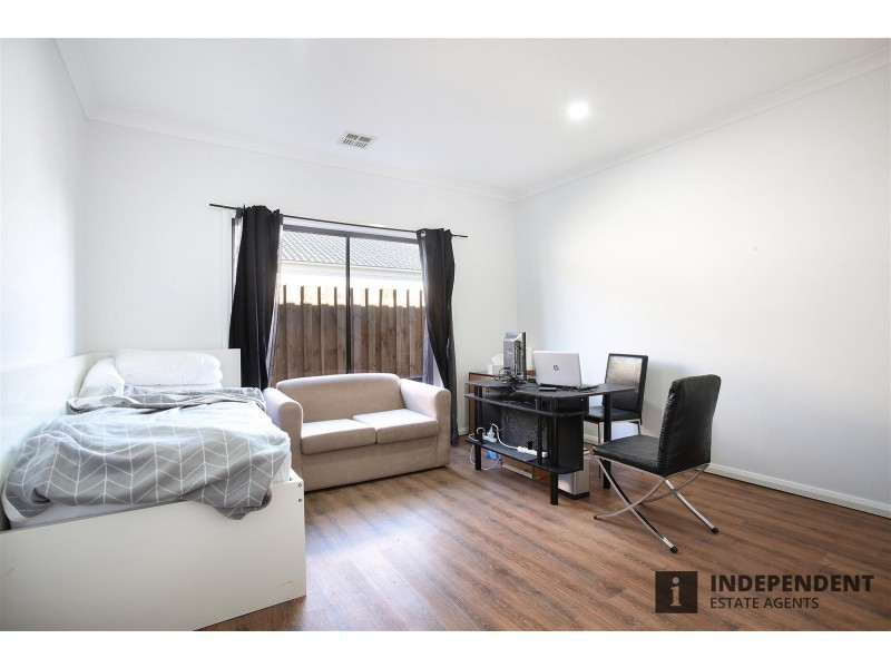 20 Canterbury circuit, Melton South VIC 3338