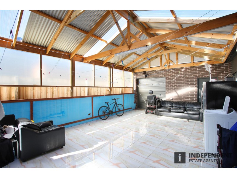 20 Canterbury circuit, Melton South VIC 3338