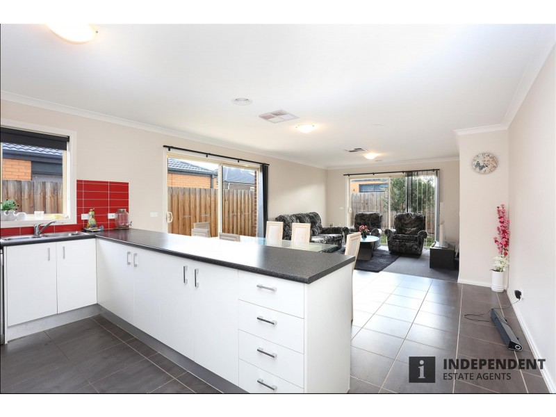 28  Clement Way, Melton South VIC 3338