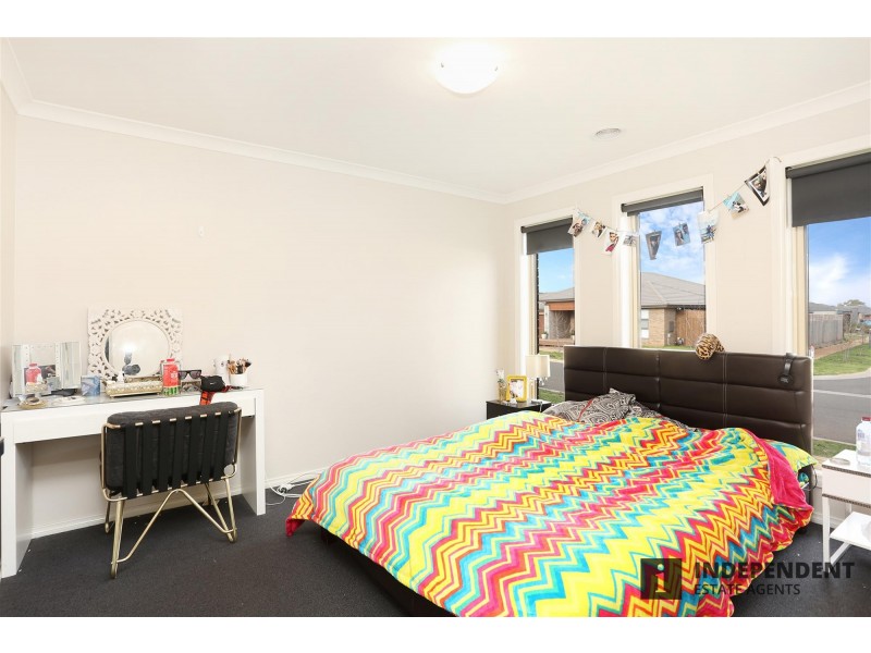 28  Clement Way, Melton South VIC 3338