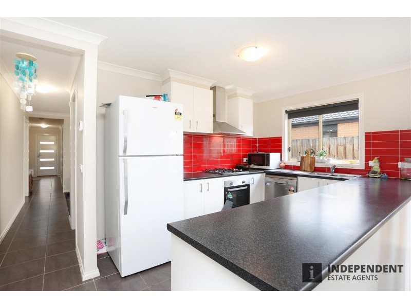 28  Clement Way, Melton South VIC 3338