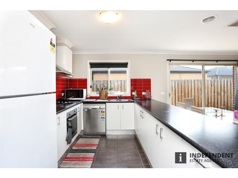 28  Clement Way, Melton South VIC 3338