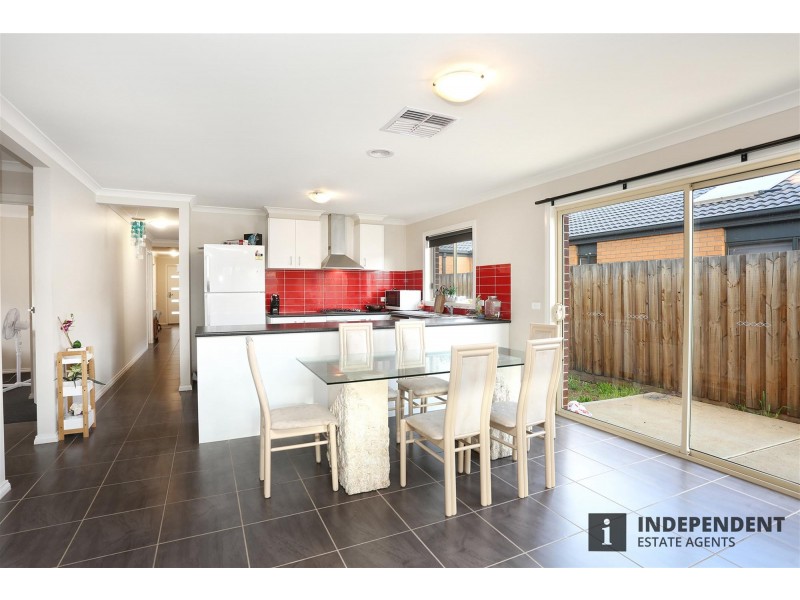 28  Clement Way, Melton South VIC 3338