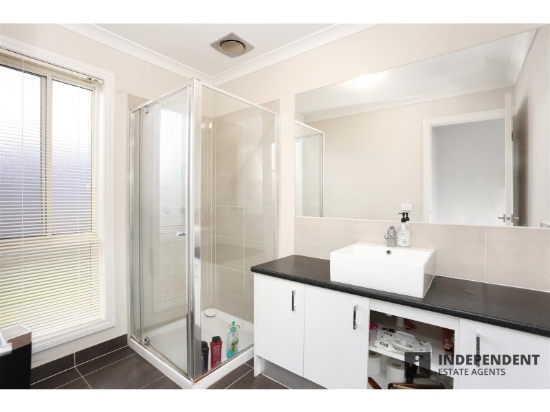 28  Clement Way, Melton South VIC 3338