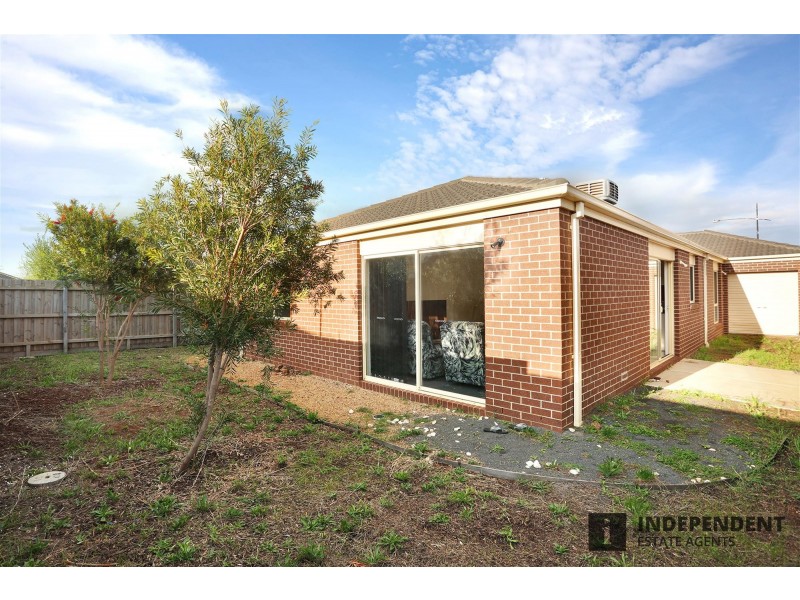 28  Clement Way, Melton South VIC 3338
