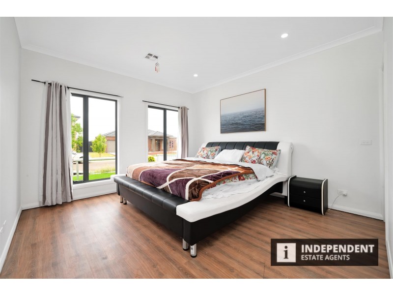 20 Canterbury cct, Melton South VIC 3338