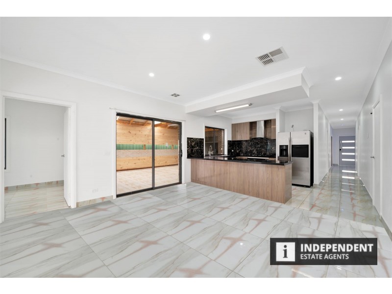 20 Canterbury cct, Melton South VIC 3338