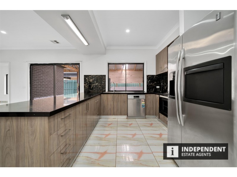 20 Canterbury cct, Melton South VIC 3338