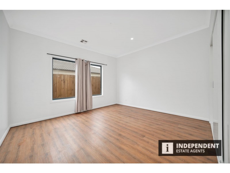 20 Canterbury cct, Melton South VIC 3338