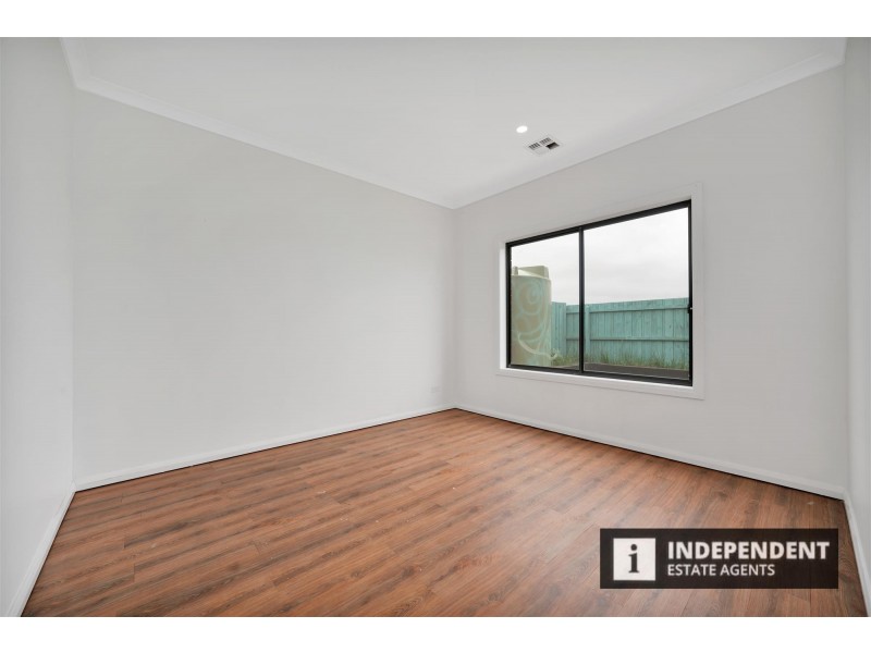 20 Canterbury cct, Melton South VIC 3338