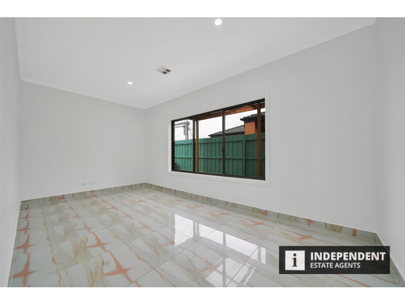 20 Canterbury cct, Melton South VIC 3338