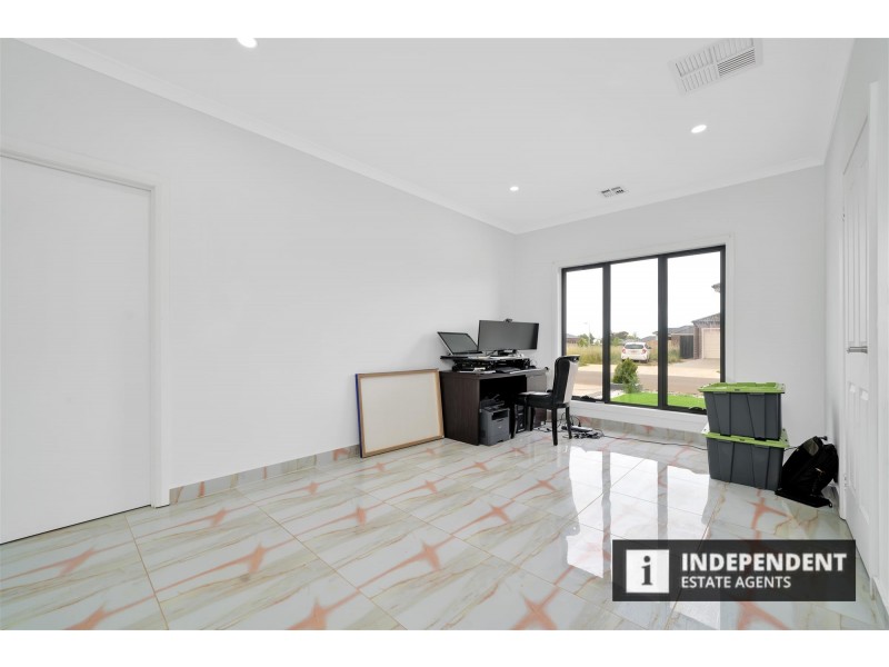 20 Canterbury cct, Melton South VIC 3338