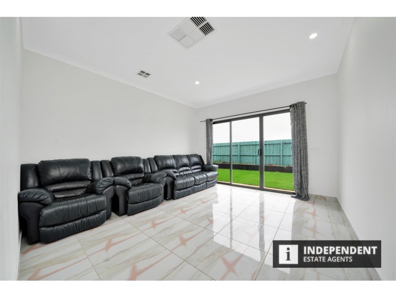 20 Canterbury cct, Melton South VIC 3338