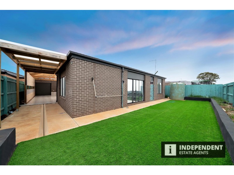 20 Canterbury cct, Melton South VIC 3338