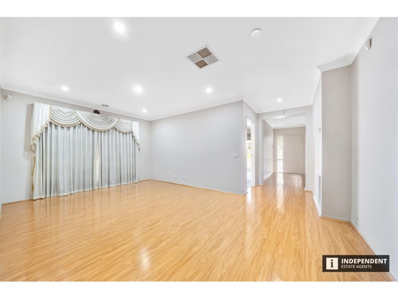 24 Kingsfield drive, Lynbrook VIC 3975