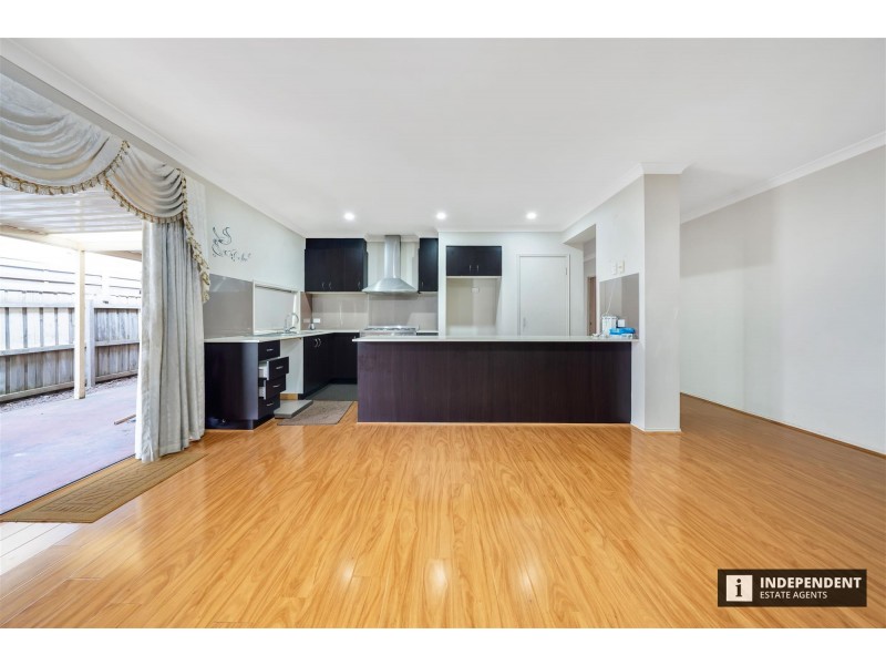 24 Kingsfield drive, Lynbrook VIC 3975