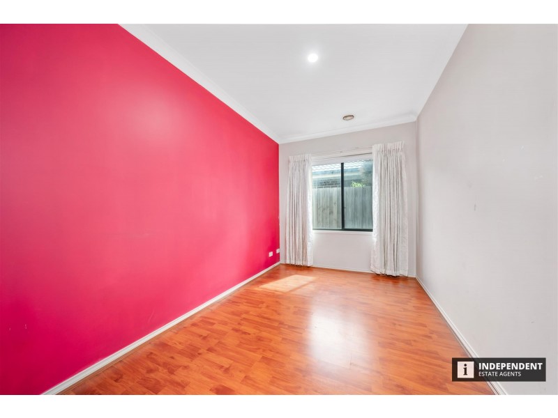 24 Kingsfield drive, Lynbrook VIC 3975