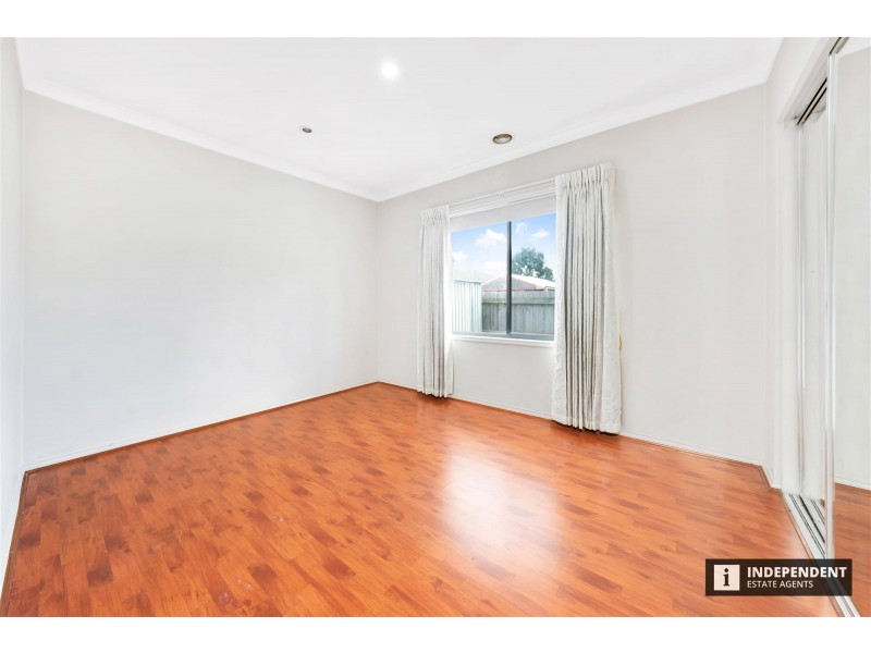 24 Kingsfield drive, Lynbrook VIC 3975