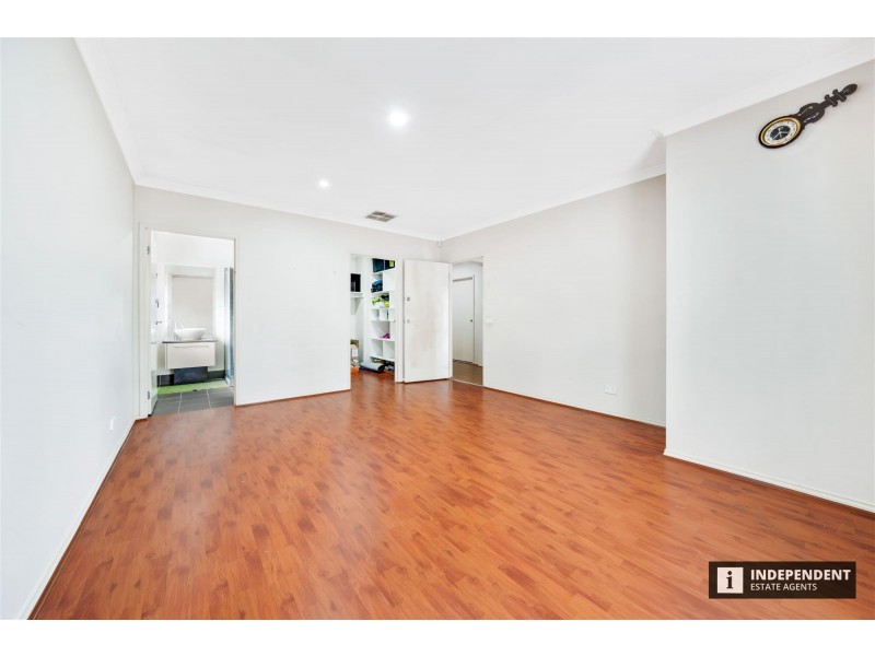 24 Kingsfield drive, Lynbrook VIC 3975