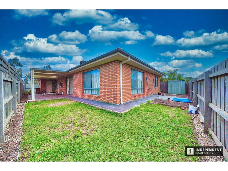 24 Kingsfield drive, Lynbrook VIC 3975