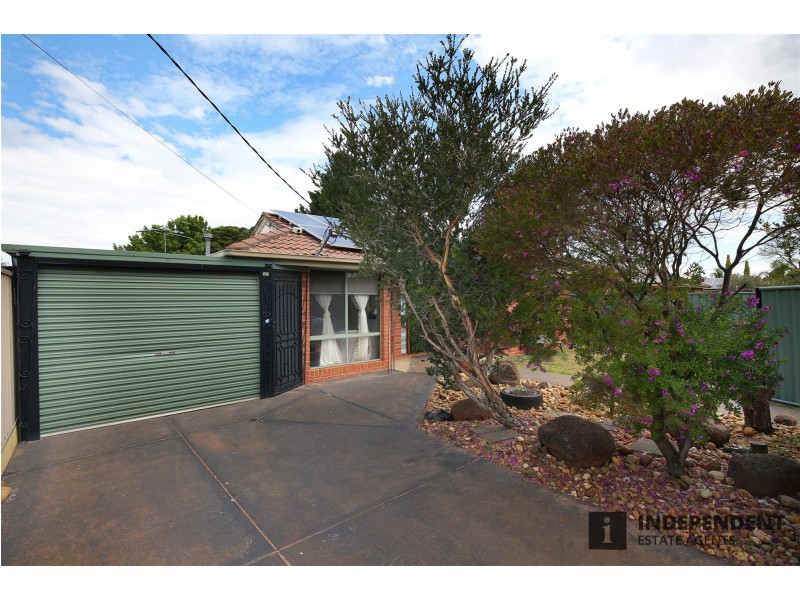 18 Flinders road, Melton South VIC 3338