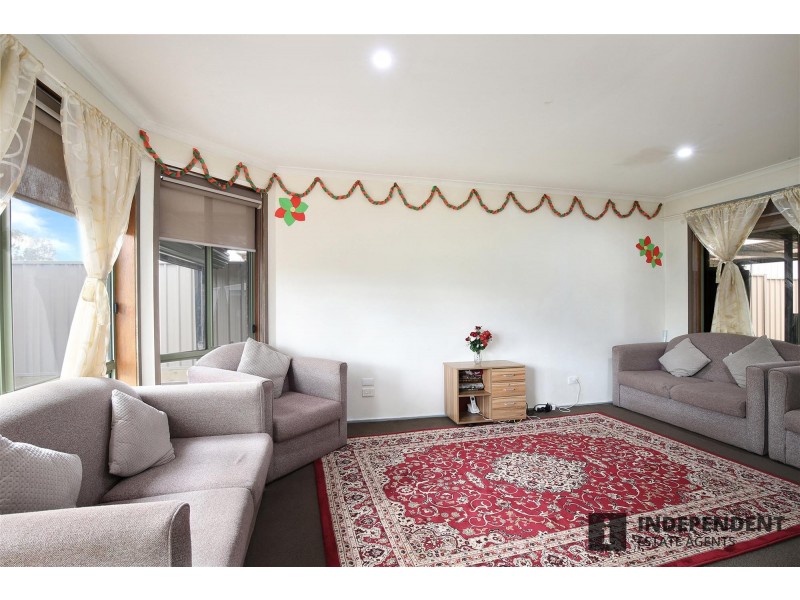 18 Flinders road, Melton South VIC 3338