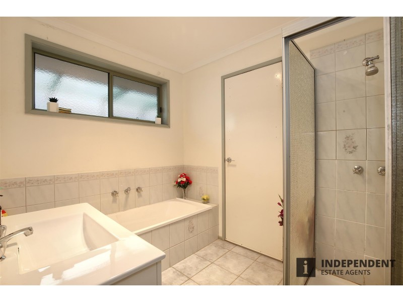 18 Flinders road, Melton South VIC 3338