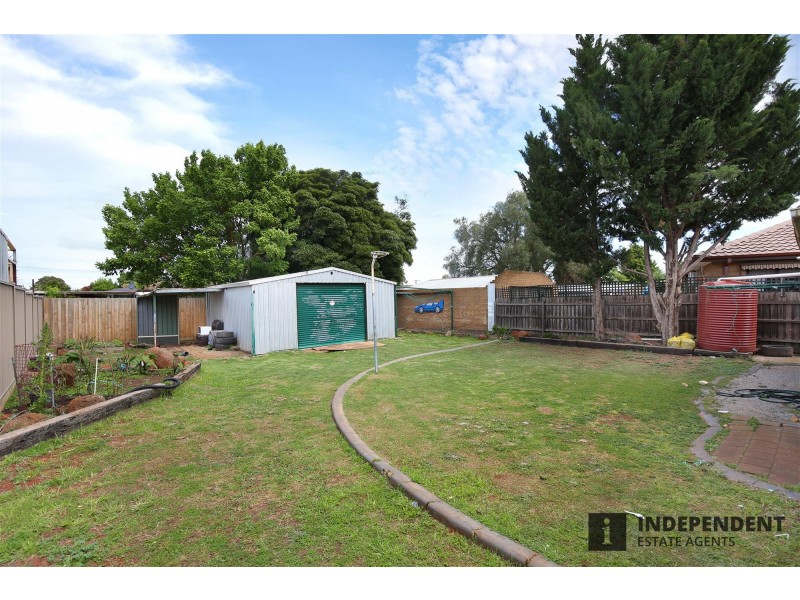 18 Flinders road, Melton South VIC 3338