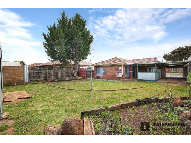 18 Flinders road, Melton South VIC 3338