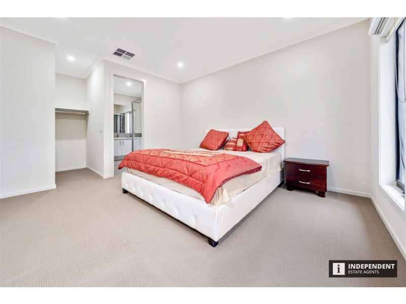 268 Heather Grove, Clyde North VIC 3978