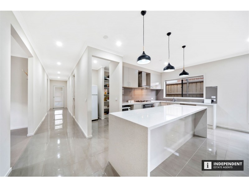 268 Heather Grove, Clyde North VIC 3978