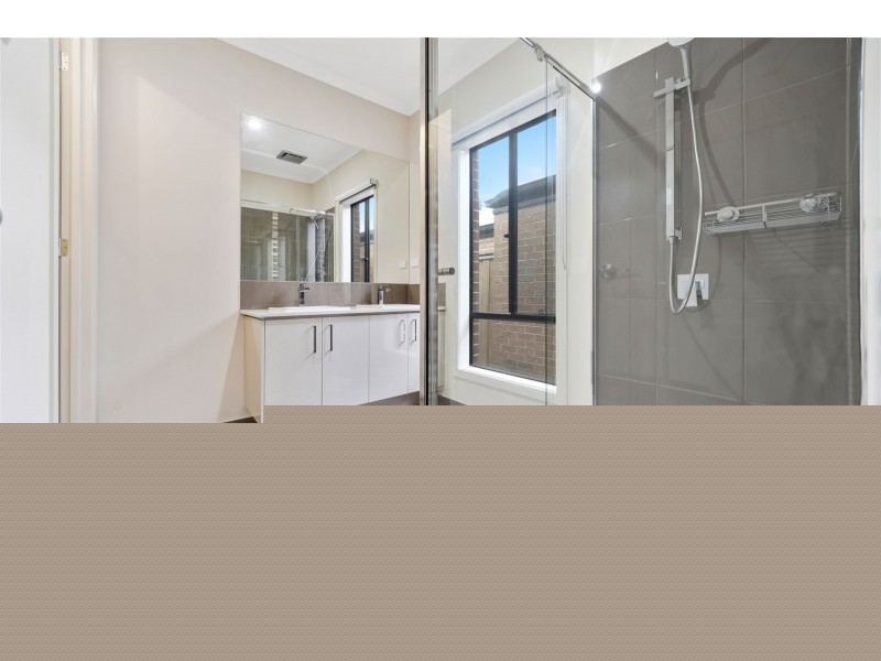 268 Heather Grove, Clyde North VIC 3978