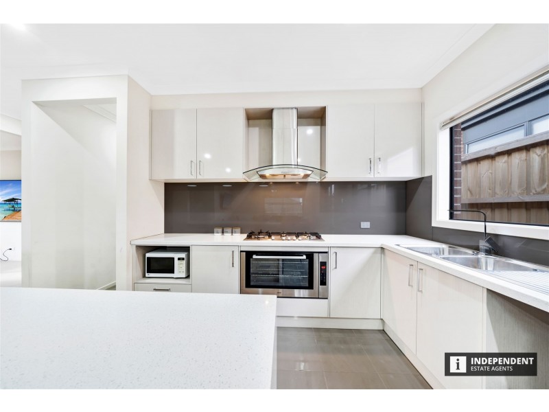 268 Heather Grove, Clyde North VIC 3978