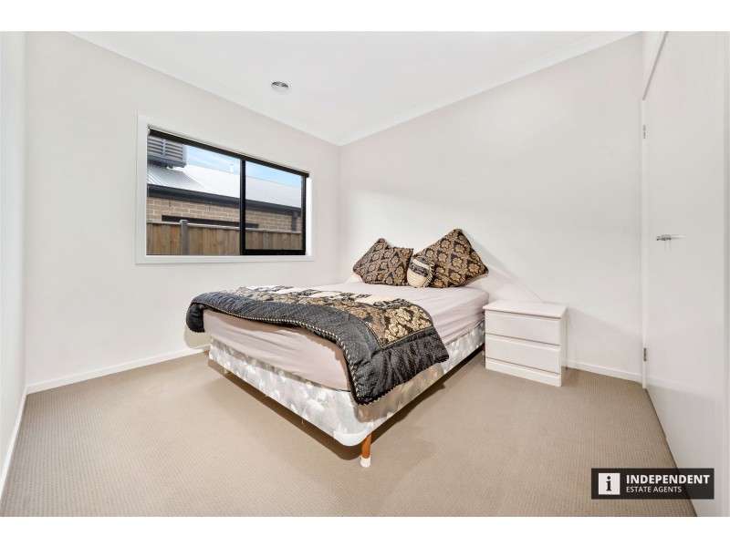 268 Heather Grove, Clyde North VIC 3978